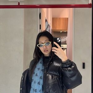 Meet your Posher, Caroline